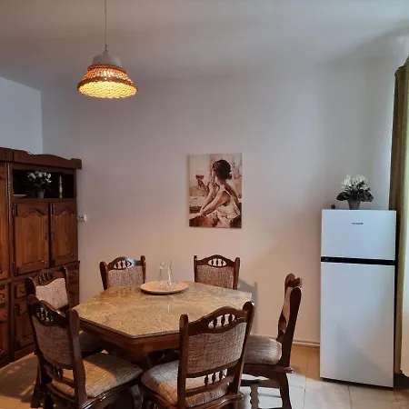 Central Park Apartment *