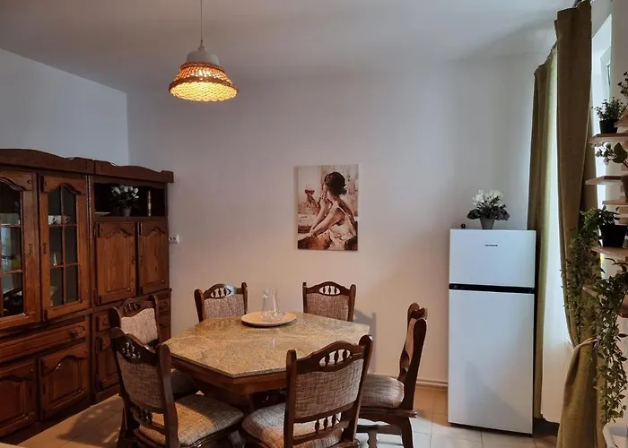 Central Park Apartment *