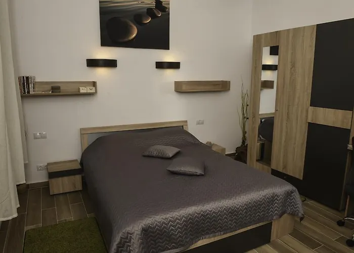 Central Park Apartment *